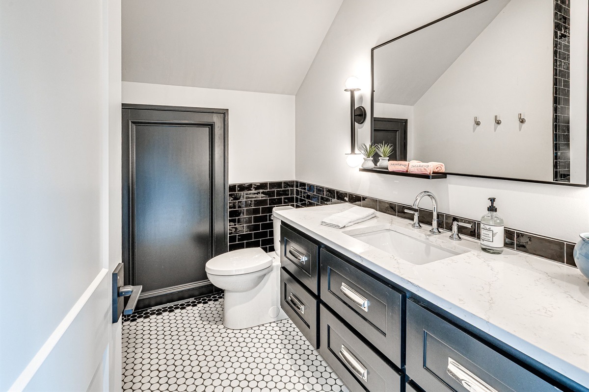 Guest Bathroom 4