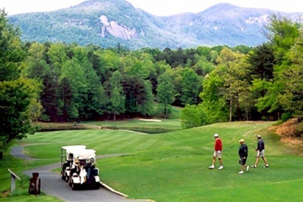 Local Lake Lure golf courses are open - 2025