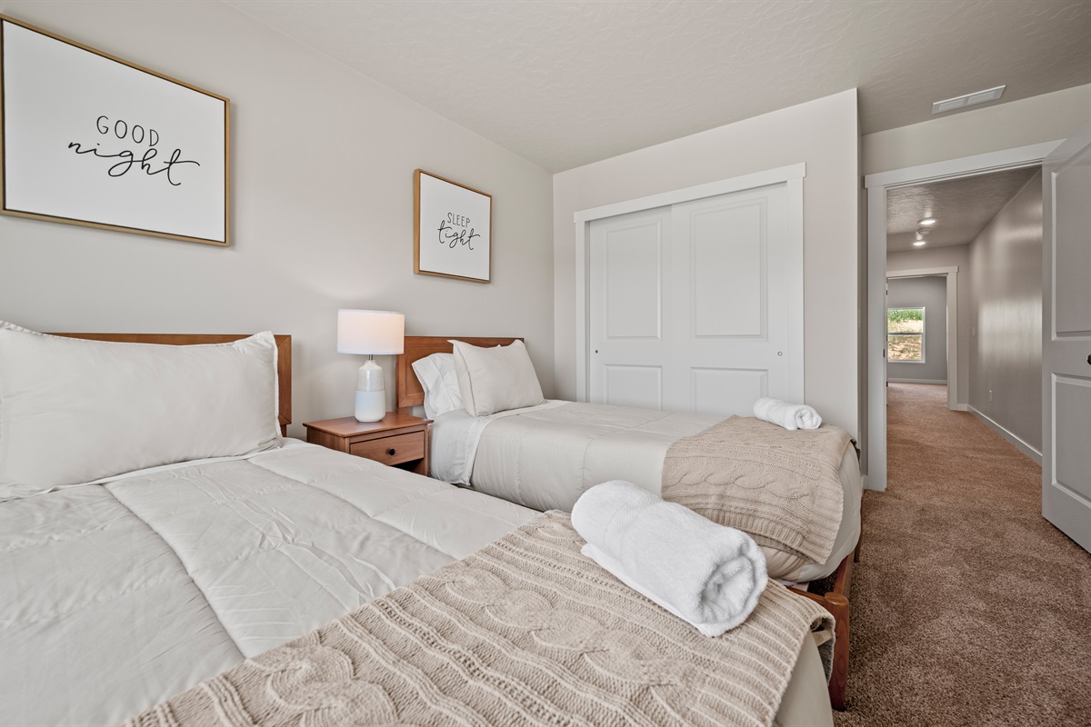 The twin bedPerfect for kids or extra guests, this bedroom features two comfortable twin beds and a spacious double closet for easy storage.