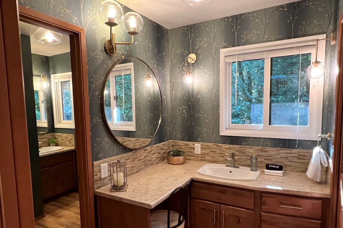 Master Bath Vanity Room