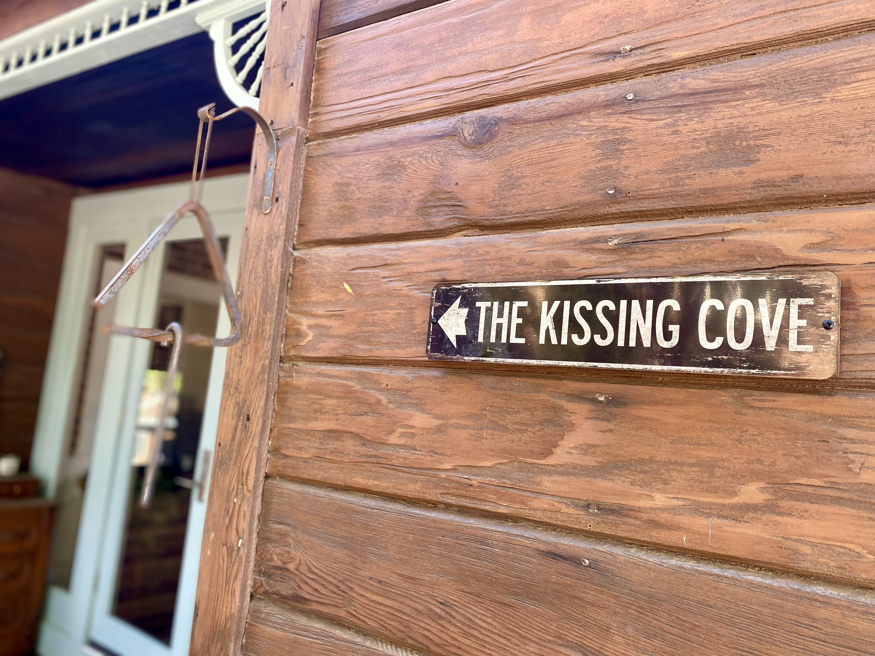 Need a little romance? Ring the vintage chuckwagon dinner bell to summon a willing accomplice, then follow the sign around the corner to Kissing Cove. No reservations required—just a sense of fun and perhaps someone worth stealing a kiss from.