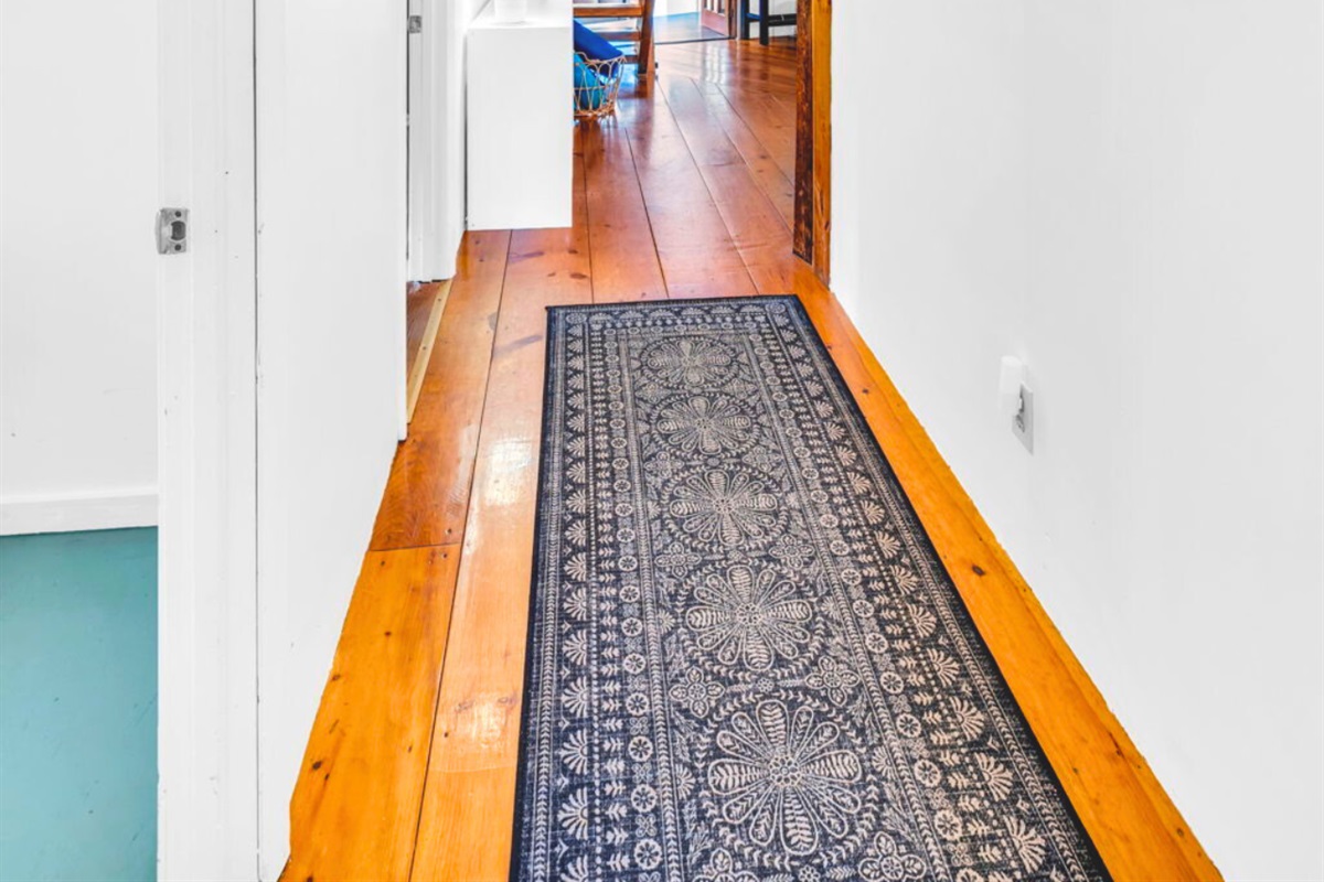 Hallway to the bedrooms