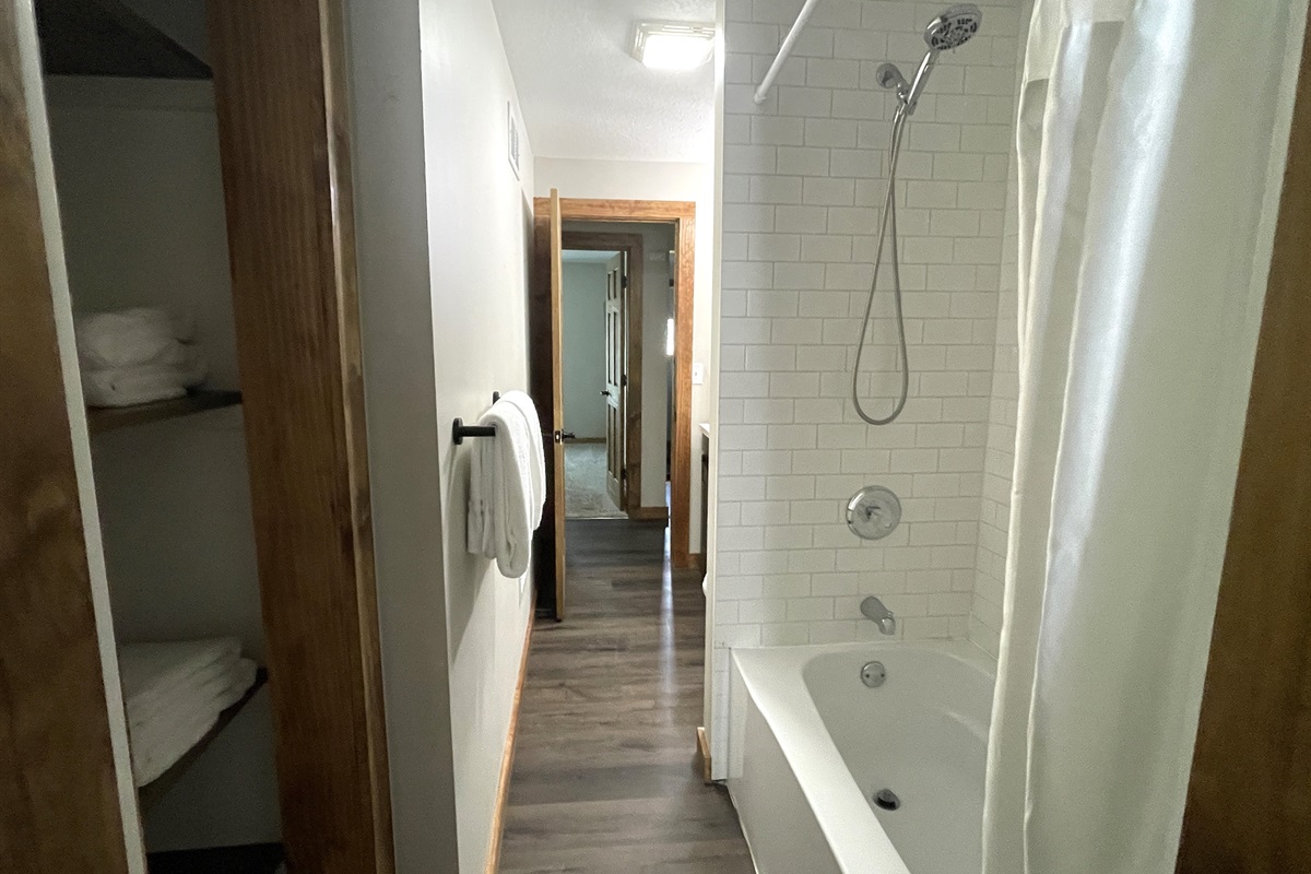 Bathroom shower/tub