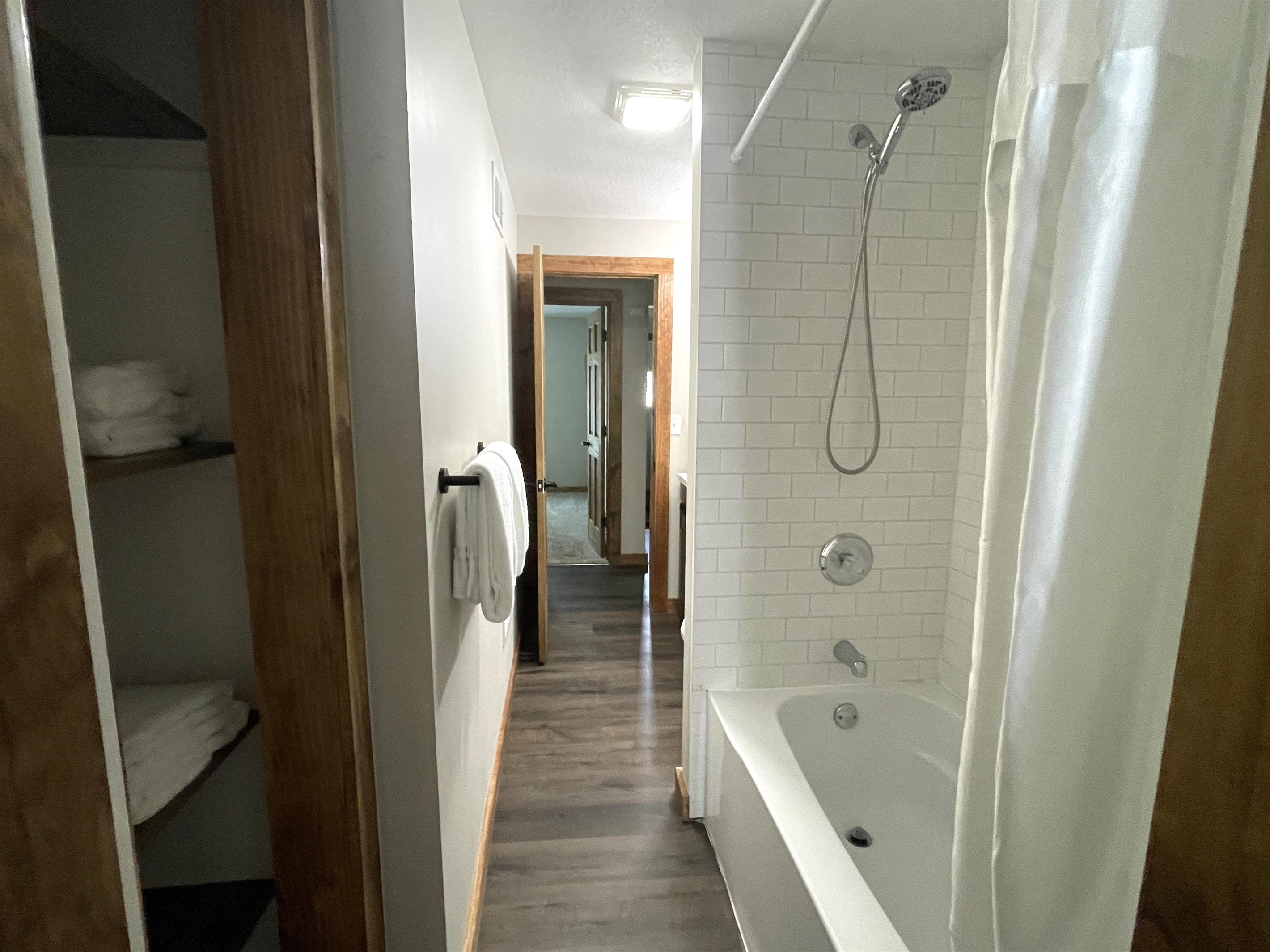 Bathroom shower/tub