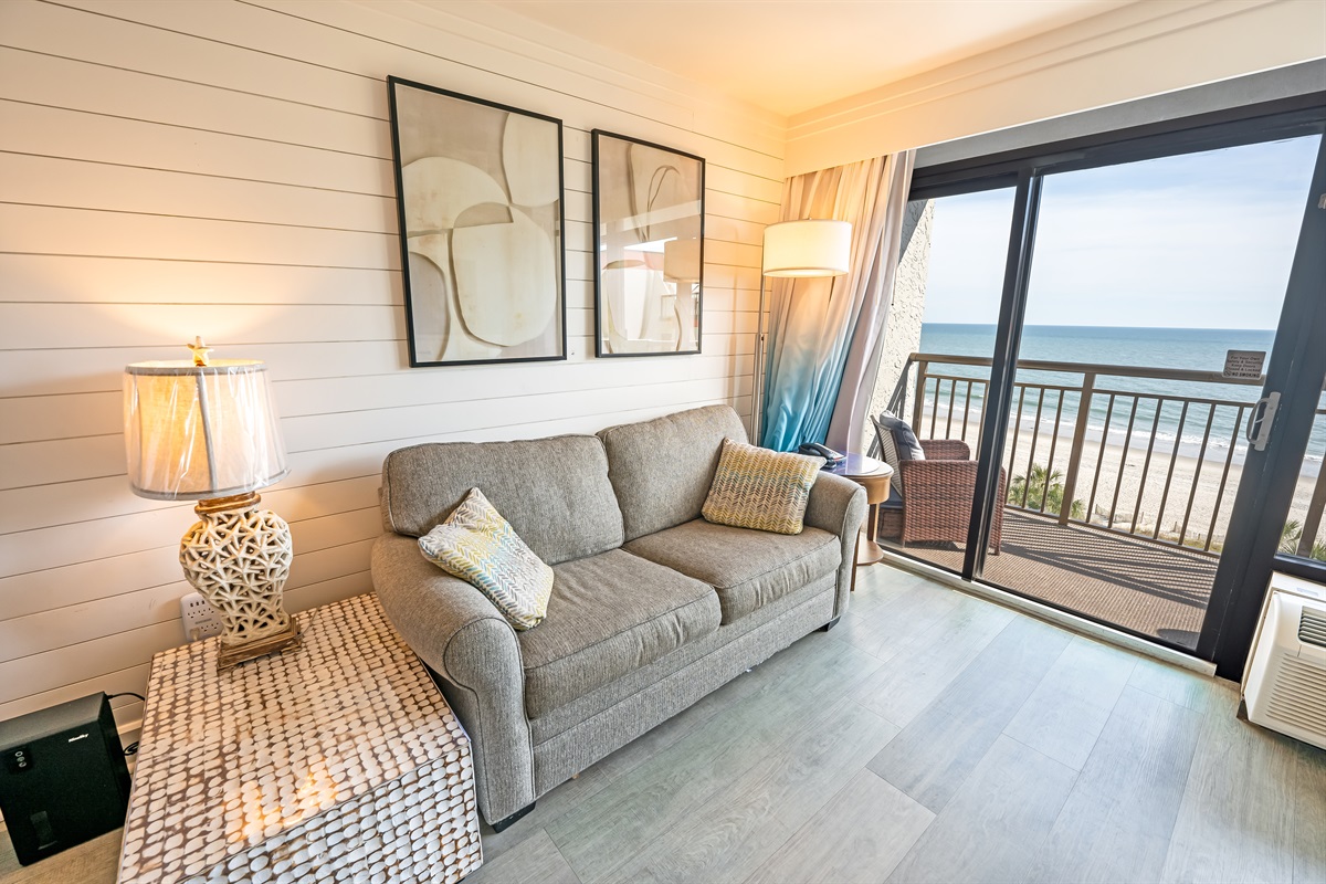 Living Room with Stunning Views🌊☀️