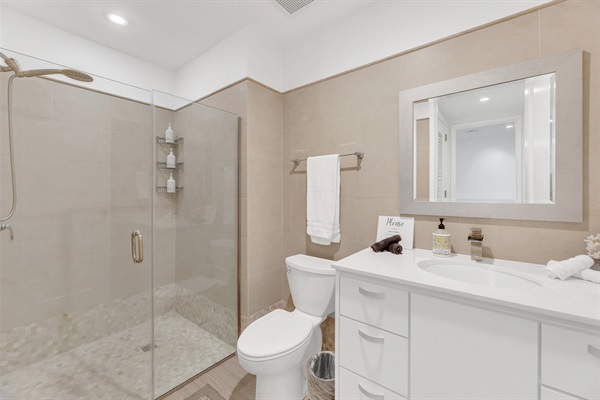 Foyer Common Bath