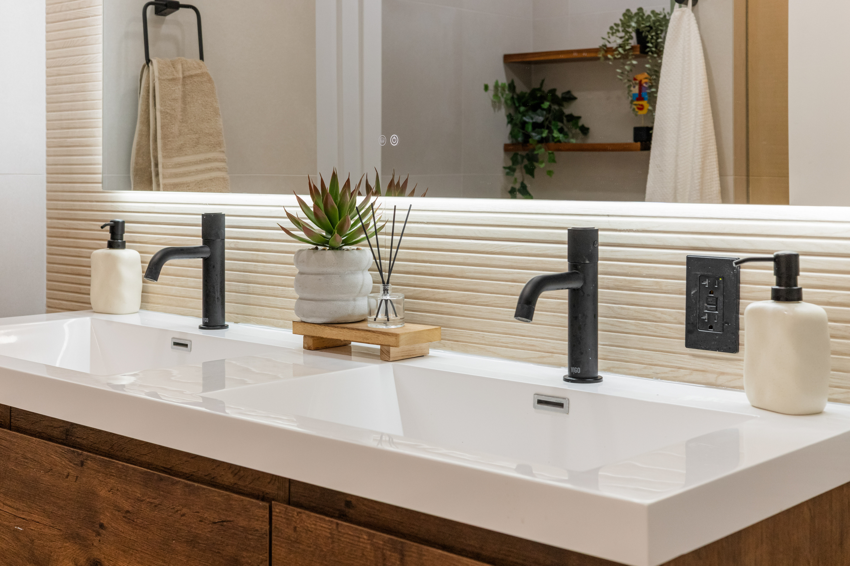 Double vanity, no morning traffic jam