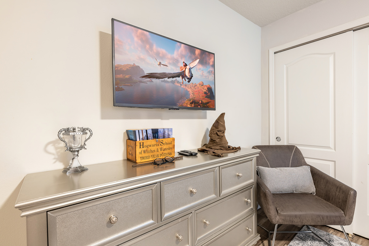 Harry Potter bedroom with King Bed