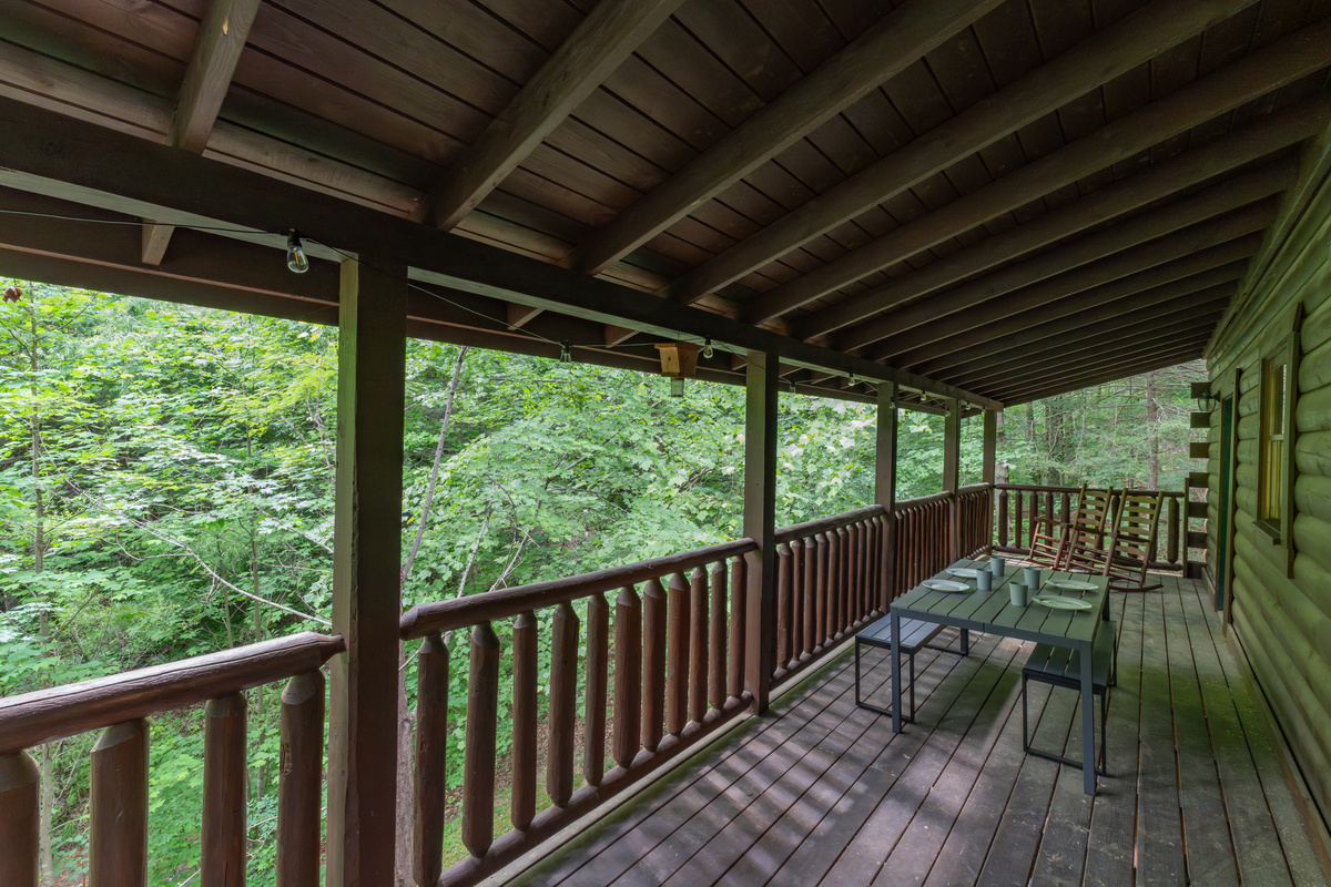 Make memories over a shared meal at the picnic table on the private back deck.