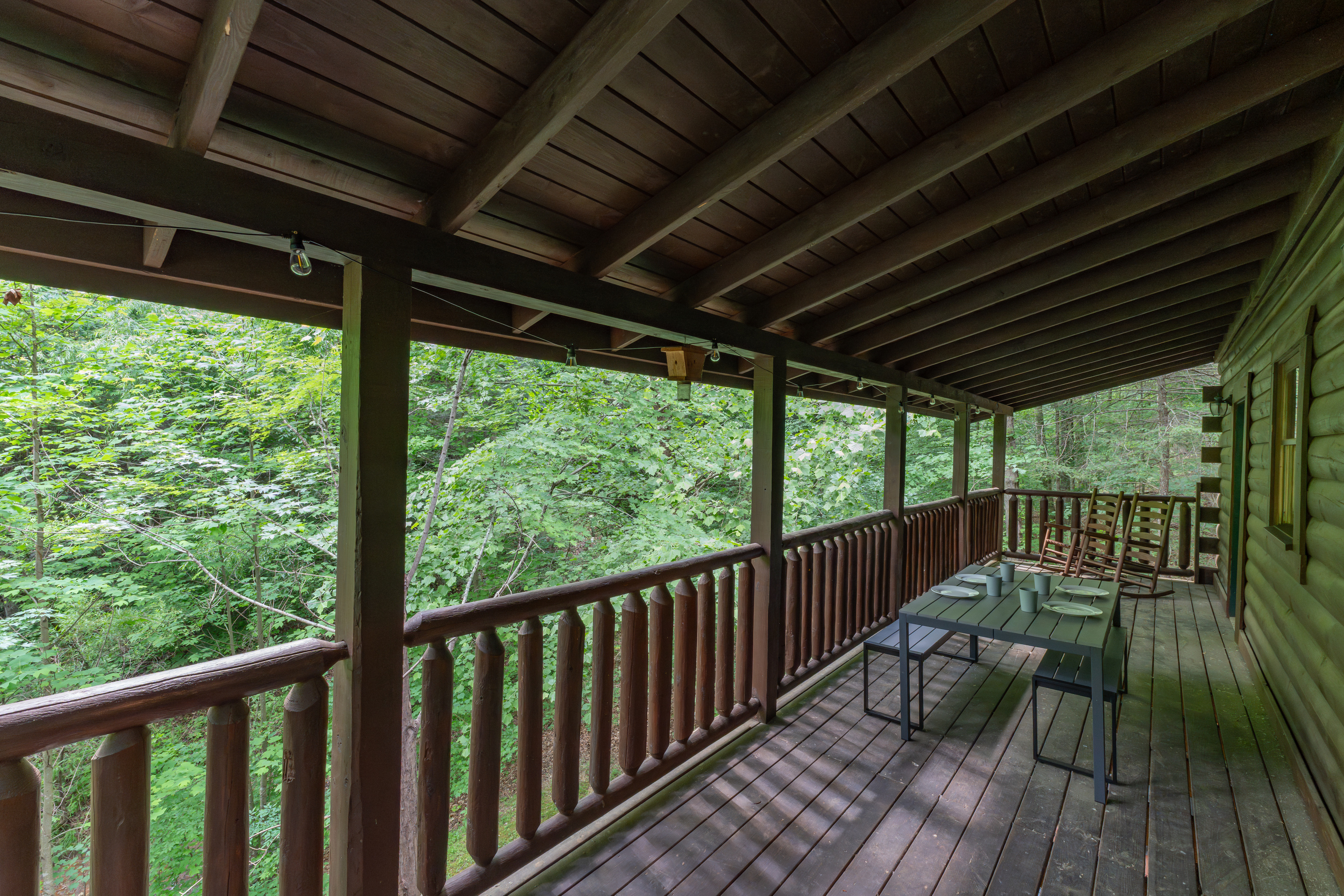 Make memories over a shared meal at the picnic table on the private back deck.