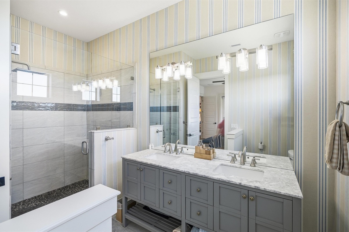 Spa-like mornings start here 🚿✨
This bright, coastal-chic bathroom features a double vanity, oversized mirror, and a sleek glass walk-in shower—perfect for rinsing off the beach and getting ready with ease.