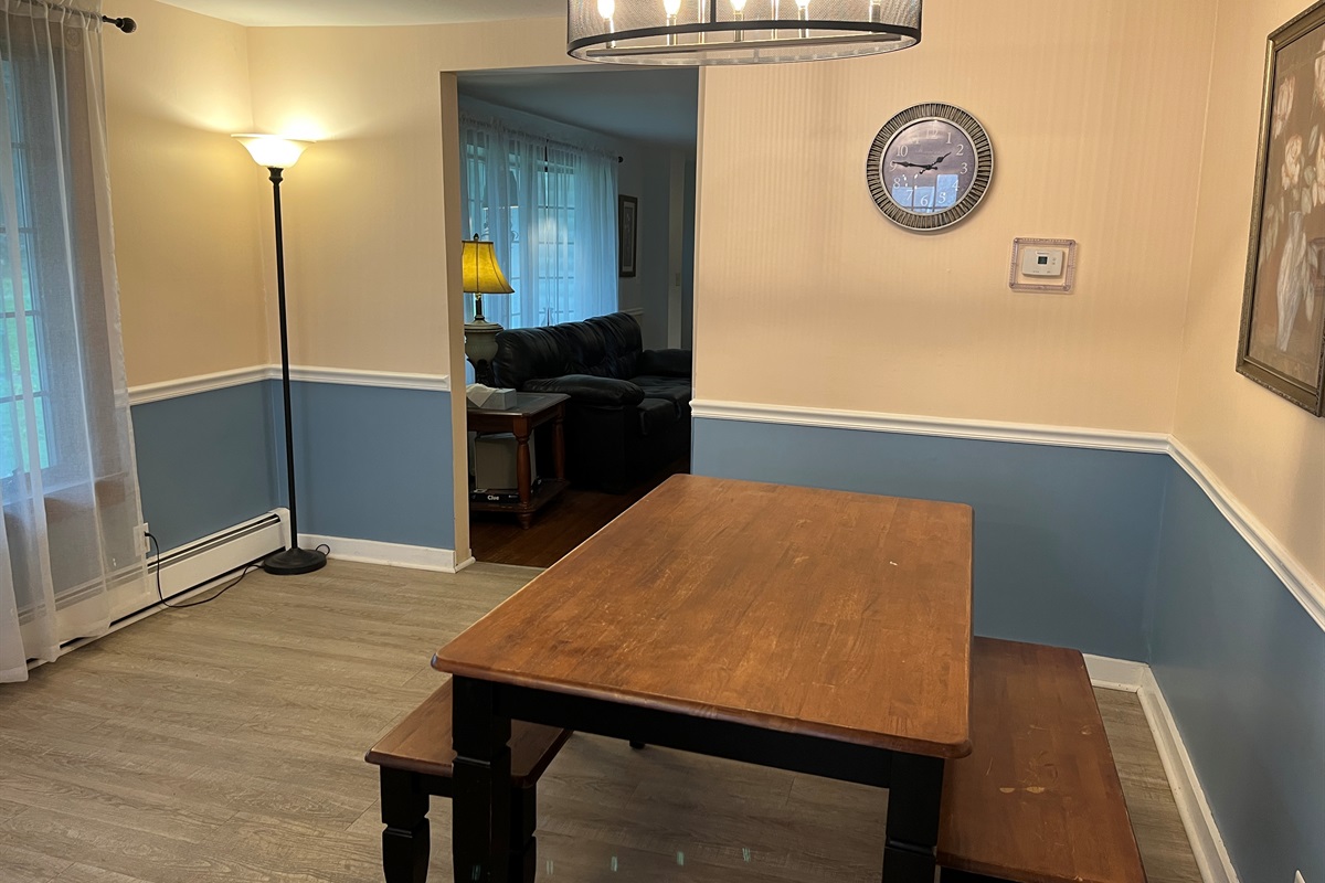 Dining room into kitchen