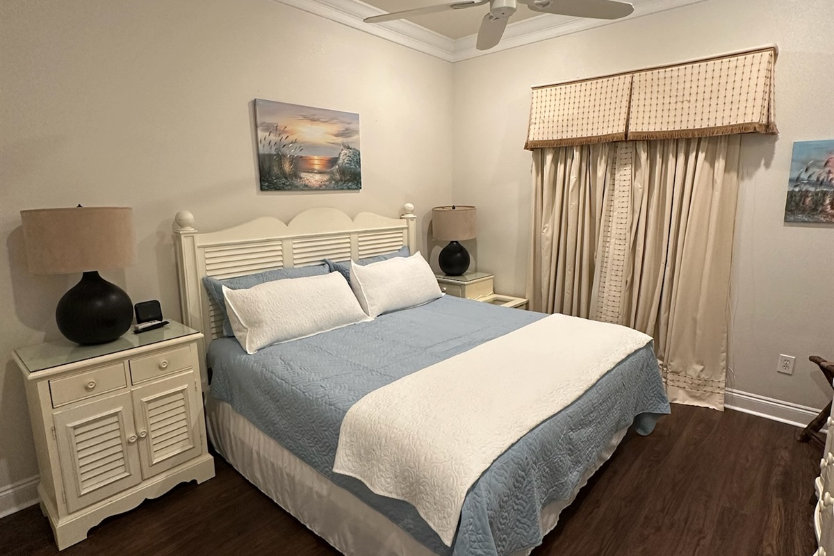 Upstairs Guest Bedroom-King Bed