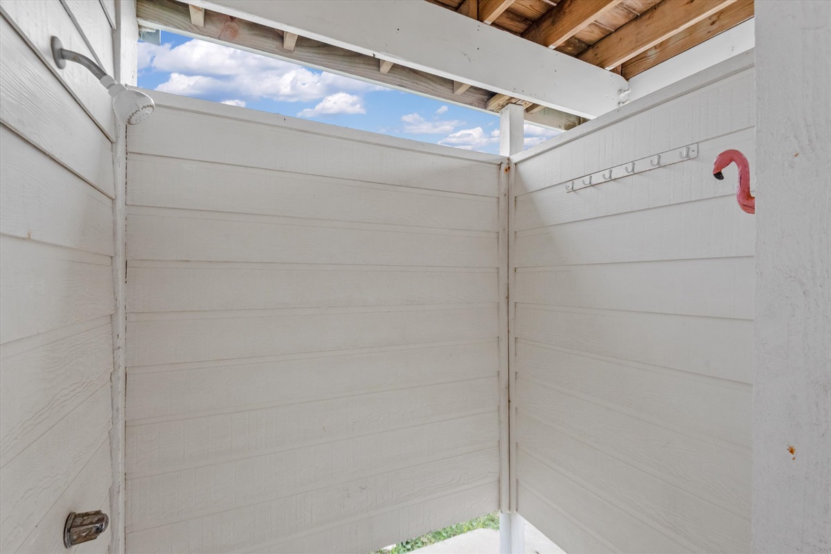 c53fd90f430e43e2ad5c3dddf297df66 Large | Beachhouse | Texas | TX | Vacation Homes | Galveston | Crystal Beach | Kokomo | Breezy Days | Beachfront Elegance | Sunrise Serenity | Southern Sands Property Management, LLC