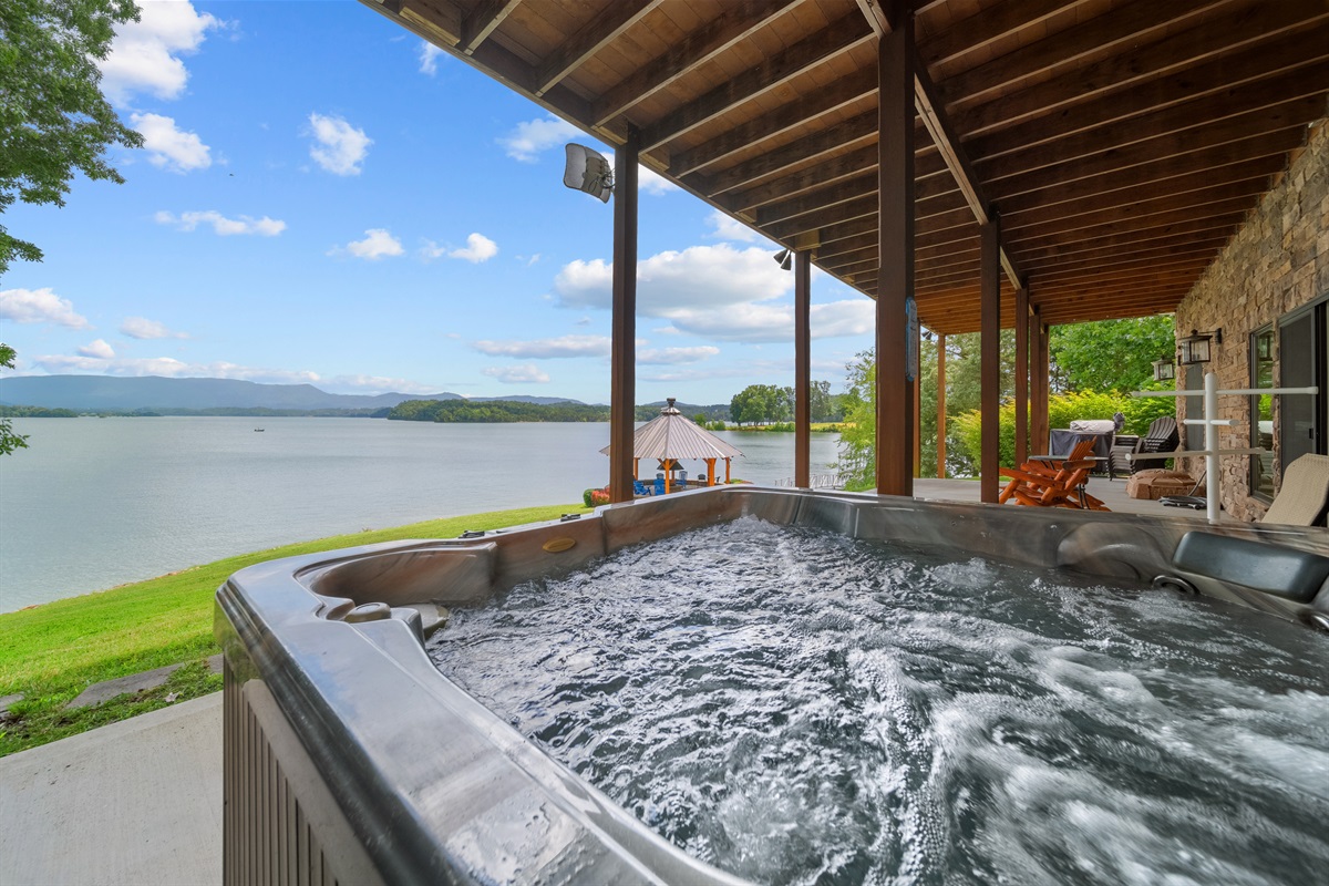 Hot Tub on bottom patio