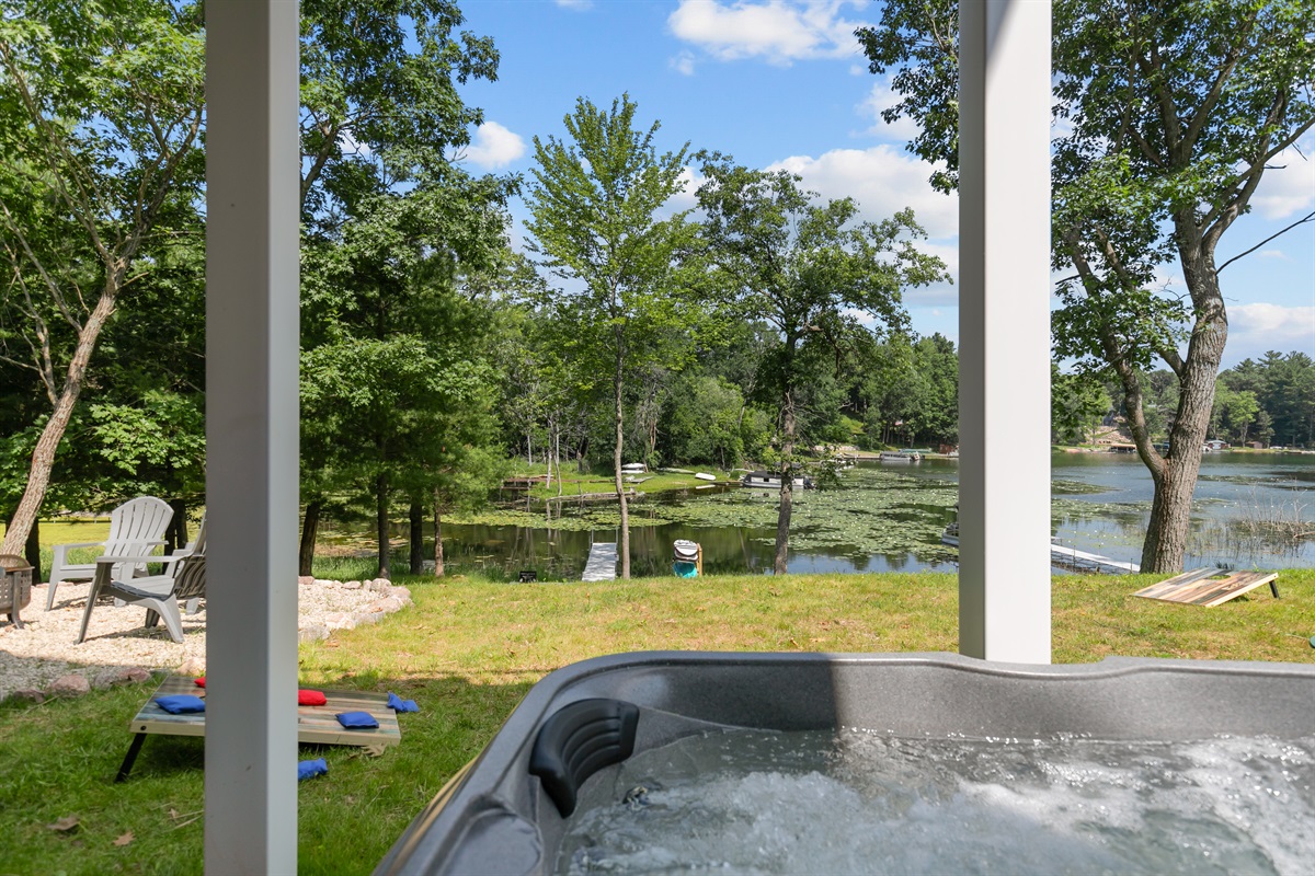 After a day on the lake, there’s nothing better than slipping into the hot tub under the stars—drink in hand, laughter in the air, and the perfect end to a perfect day.
