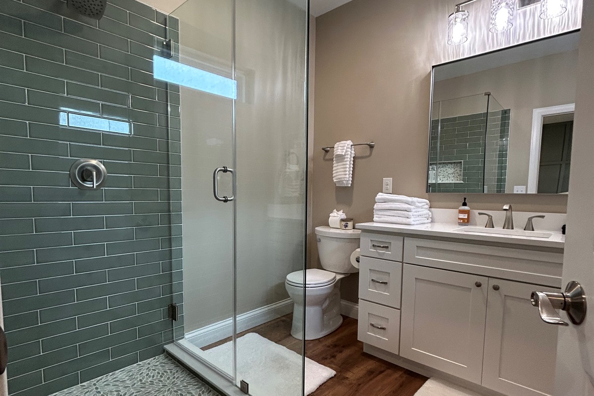 Ensuite w/shower