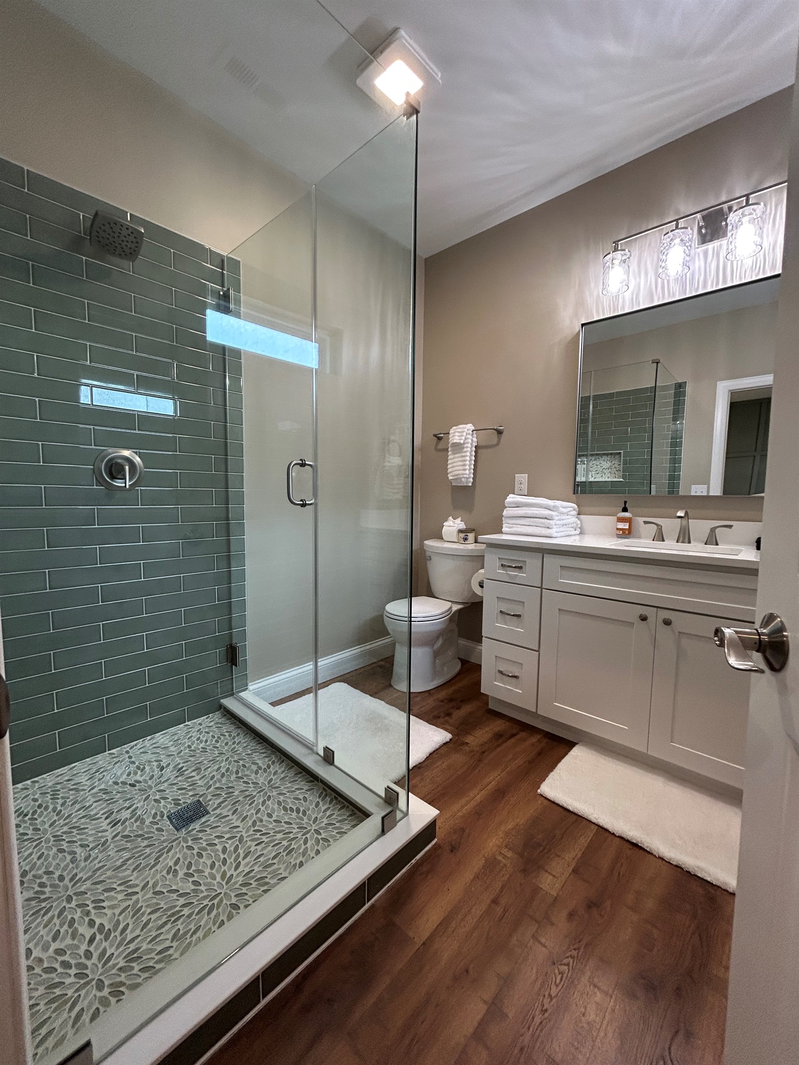 Ensuite w/shower