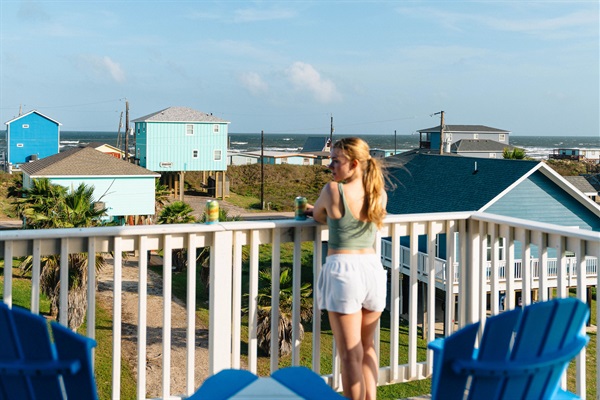 Top-deck mornings — coffee in hand, Gulf waves in the distance. Three-minute walk to the sand. Slow starts, big days