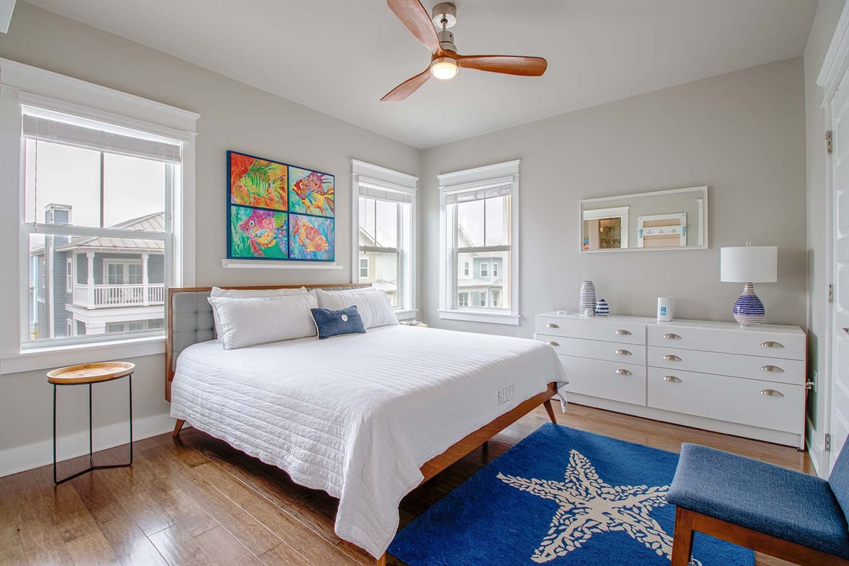 Bedroom #1 - King bed with en-suite bathroom