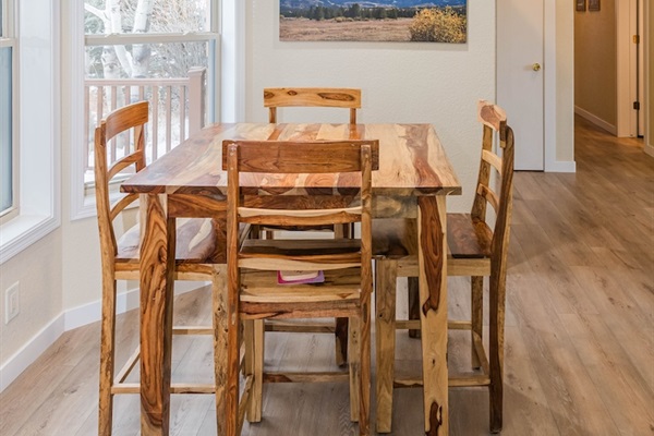 Breakfast / Dining Nook