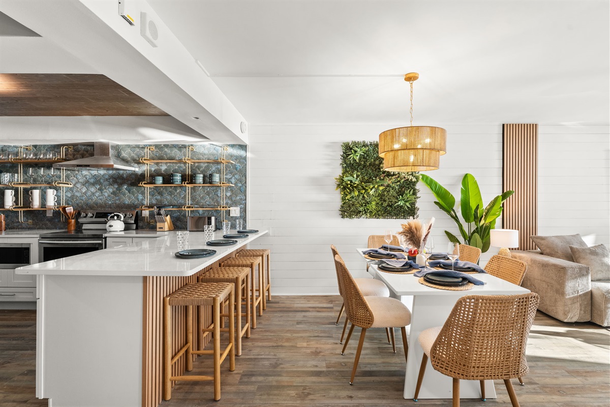 Plenty of seating for your whole group at the dining table and counter