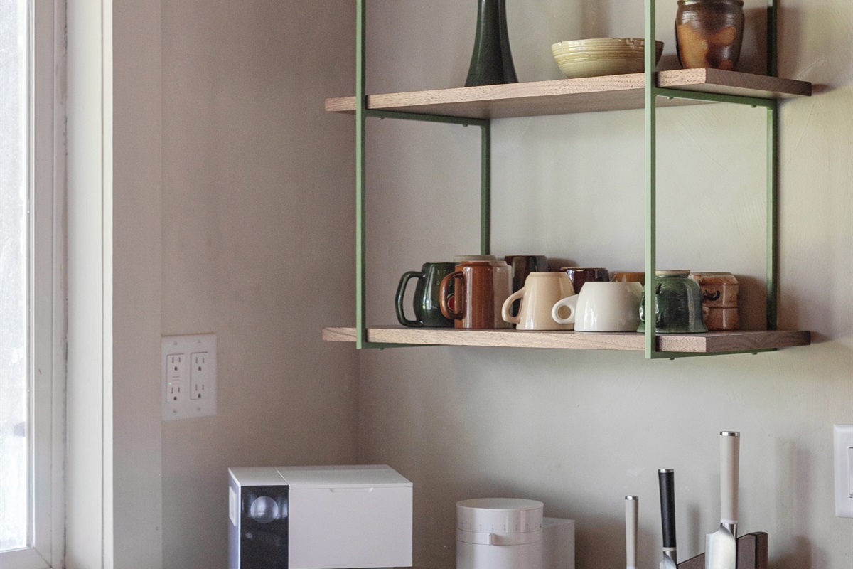 Coffee lovers will feel right at home with a Fellow Aiden Brewer and Opus Conical Burr Grinder ready to use. Start the morning by grinding fresh beans and brewing the perfect cup — a ritual that turns an ordinary day into something special.