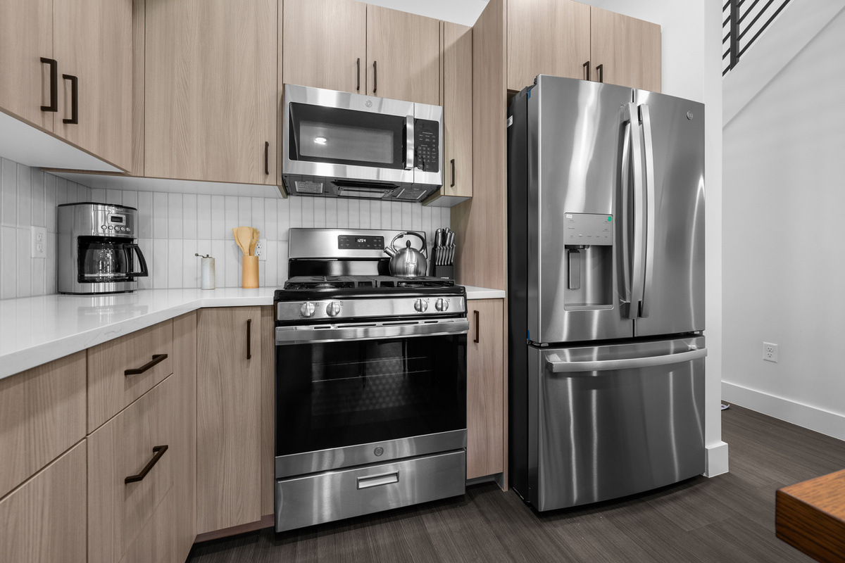 Cook with ease in this fully equipped chef-friendly kitchen.