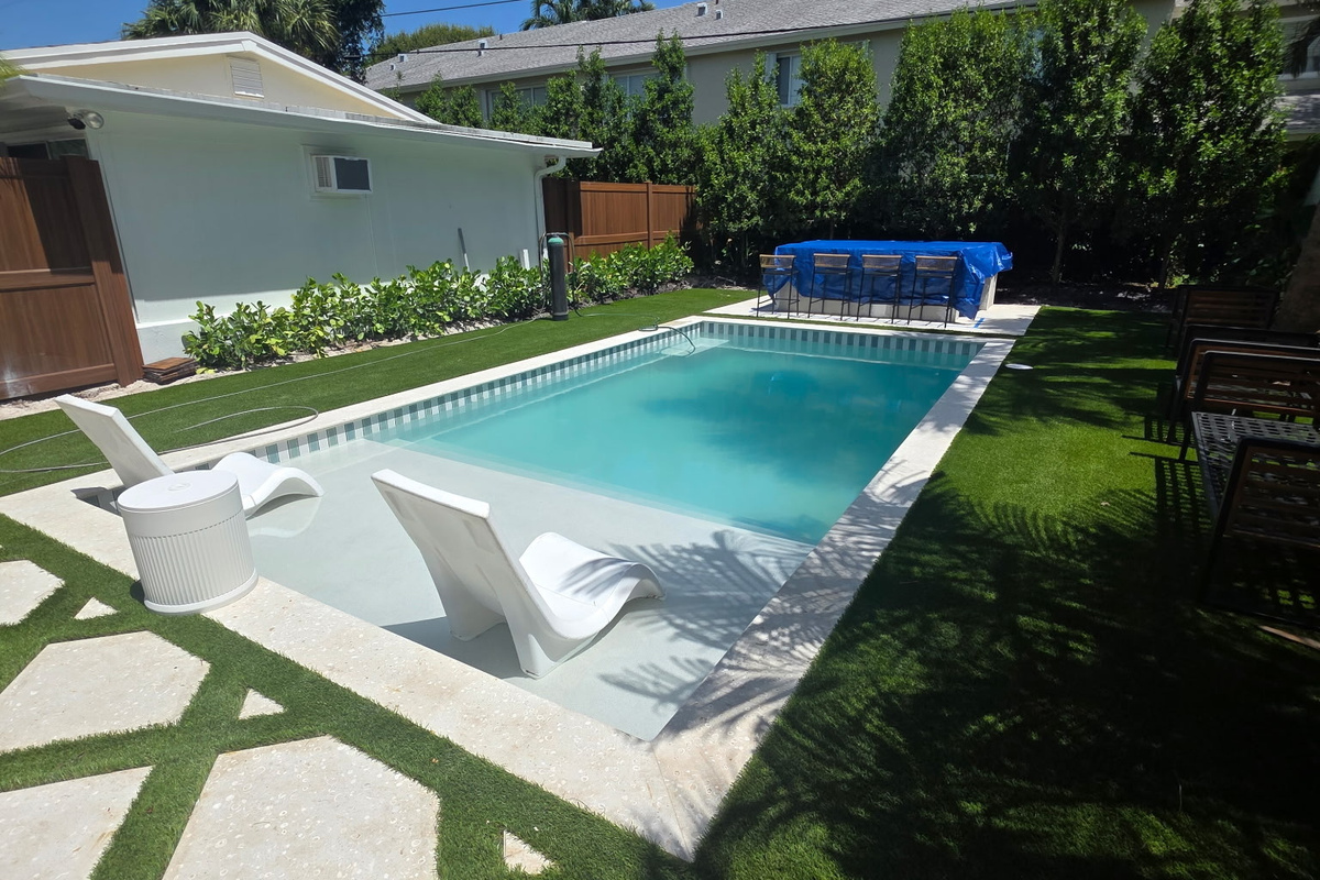 From morning laps to sunset lounge sessions, this backyard does it all.