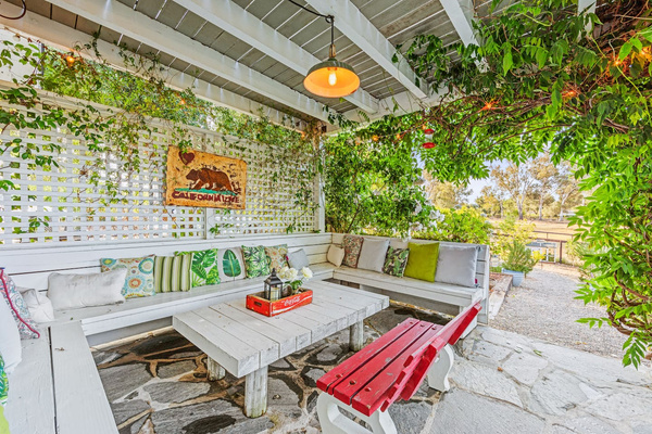 Recline, read, watch the hummingbirds on the covered porch. Gather for an al fresco dinner grilled on the nearby gas Weber BBQ. String lights make it just as inviting after sunset.