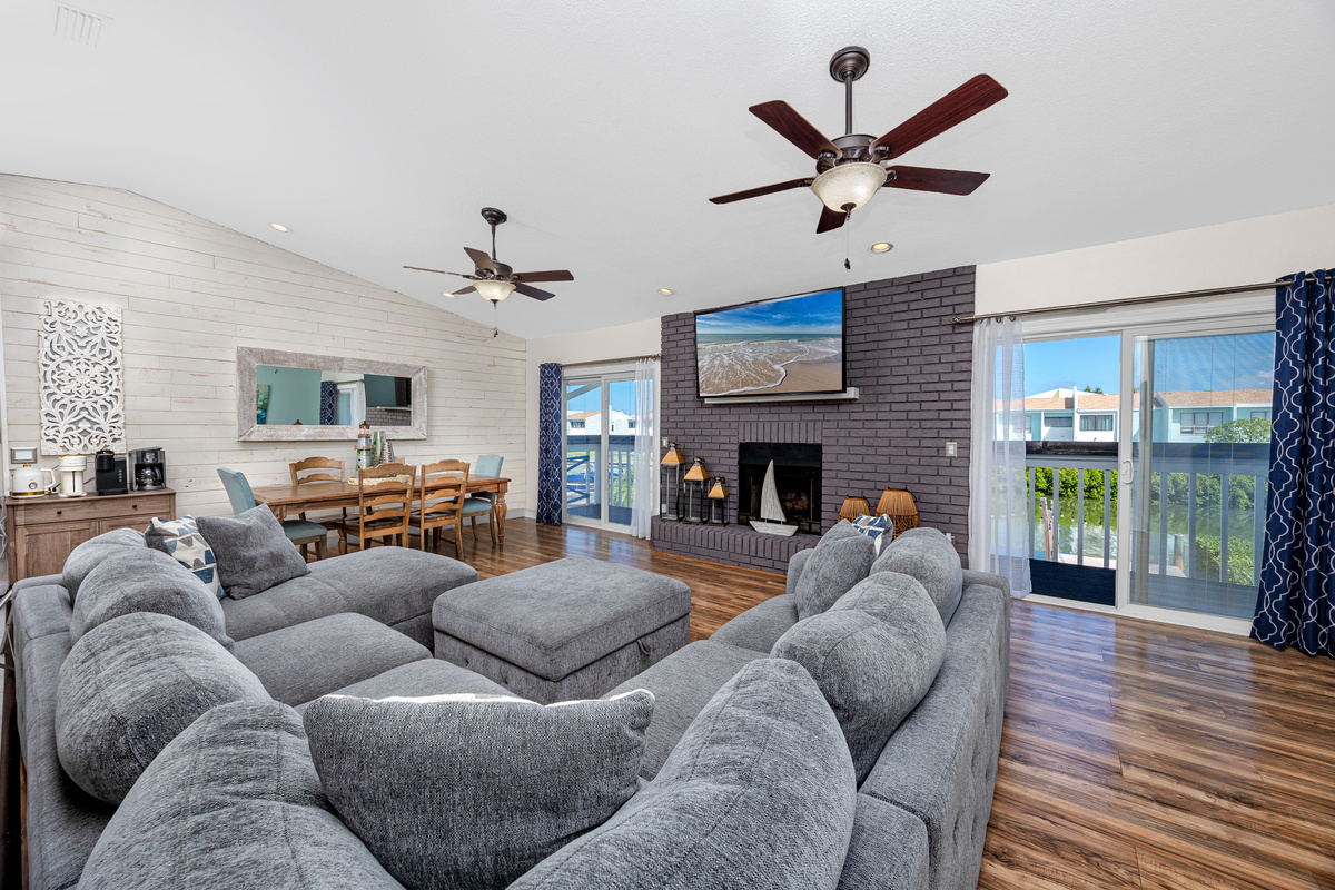 Spacious Livingroom