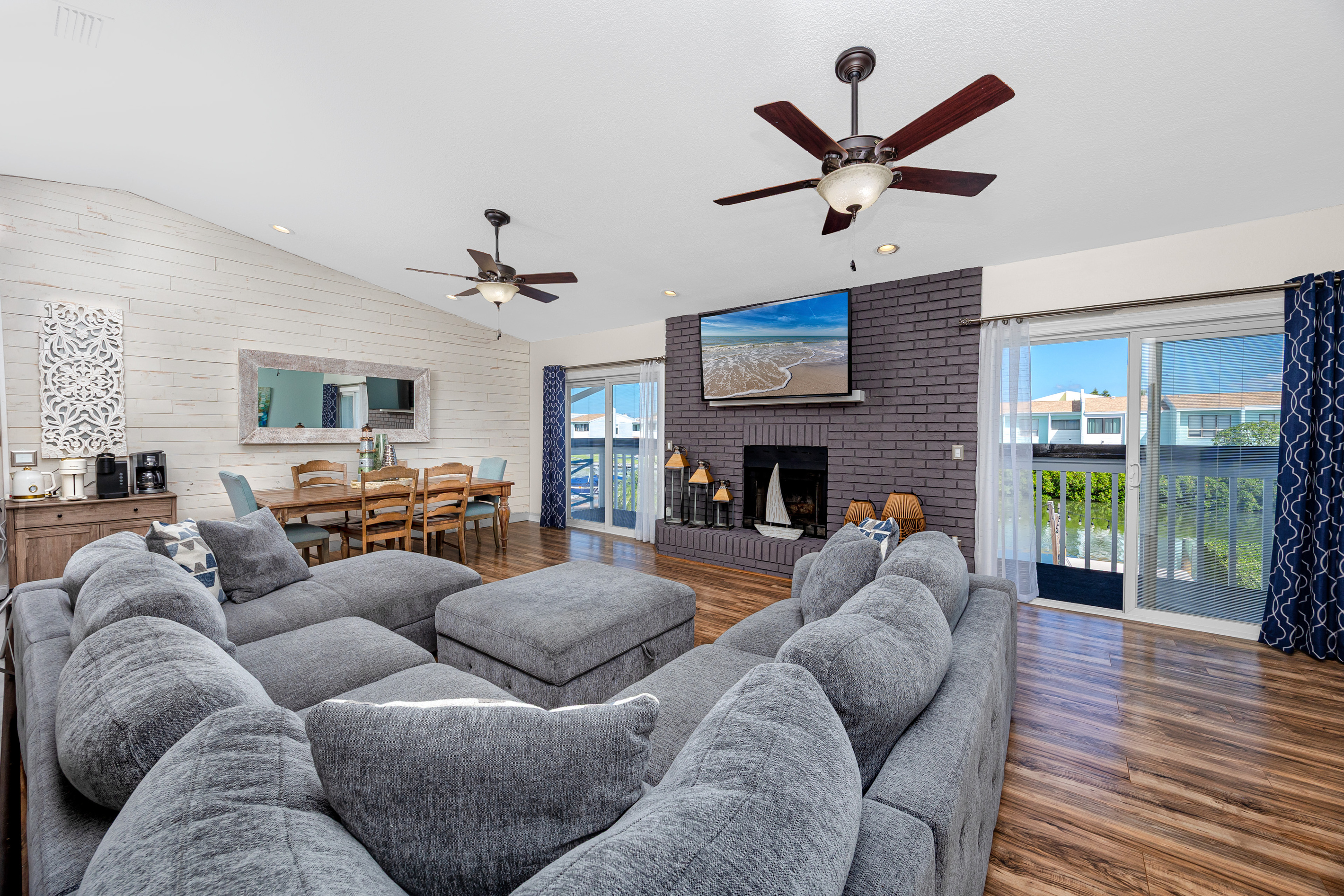 Spacious Livingroom