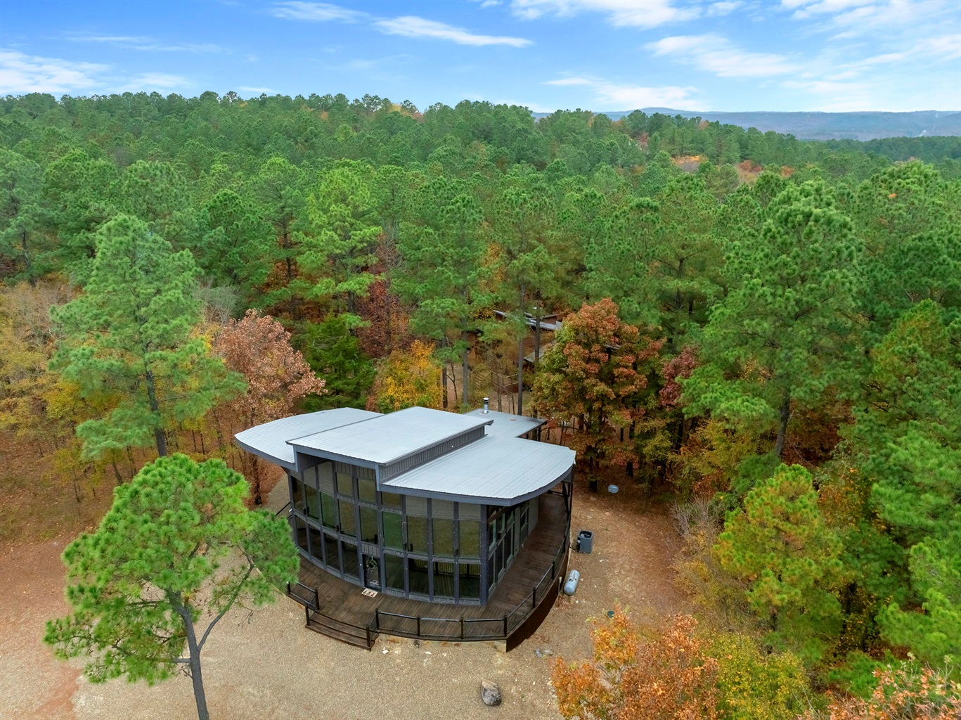 Welcome to Round Here Buzz 🌲✨ Follow the path to your perfect Hochatown escape. Cozy vibes, fresh air, and relaxation waiting right inside this door. Your getaway starts here. Book your stay and unwind. 🥂✨