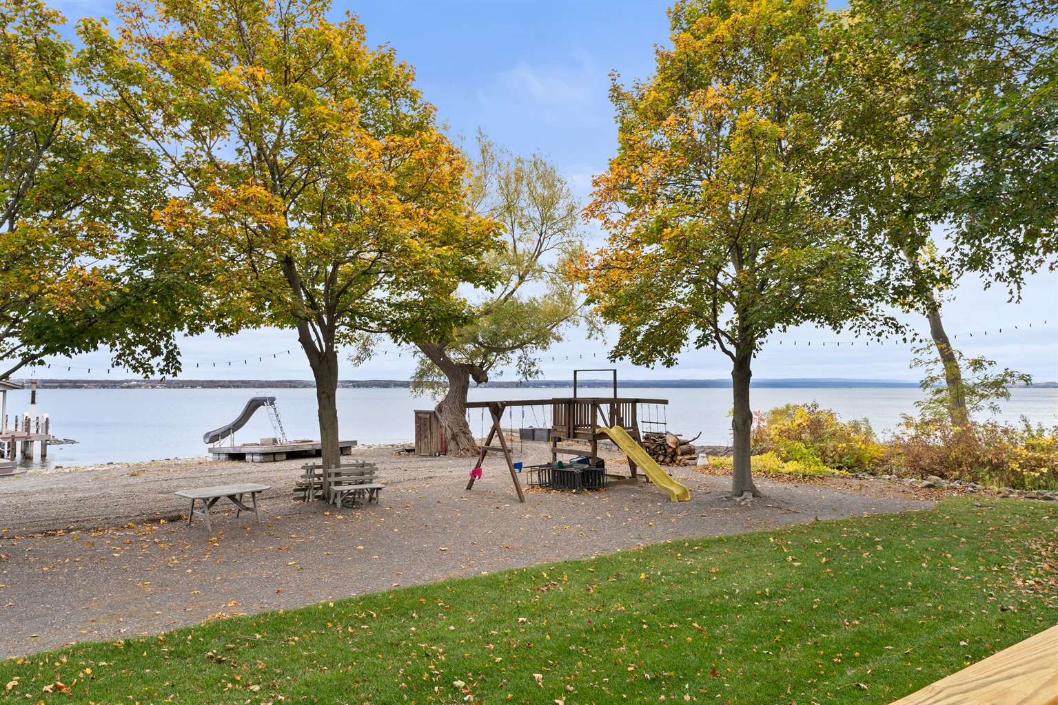 Relax lakeside under the shade with unbeatable views.