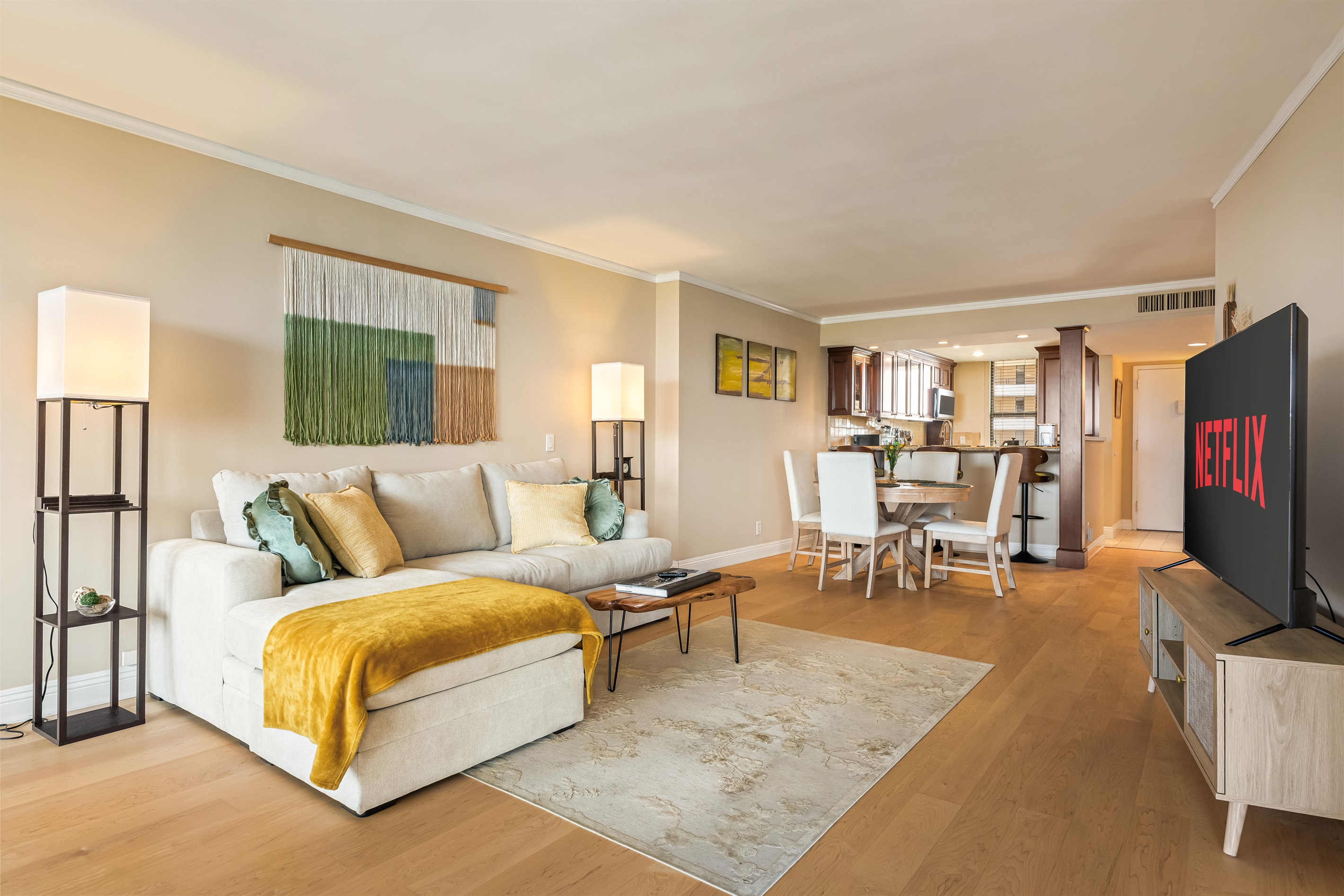 Warm and inviting living/dining room