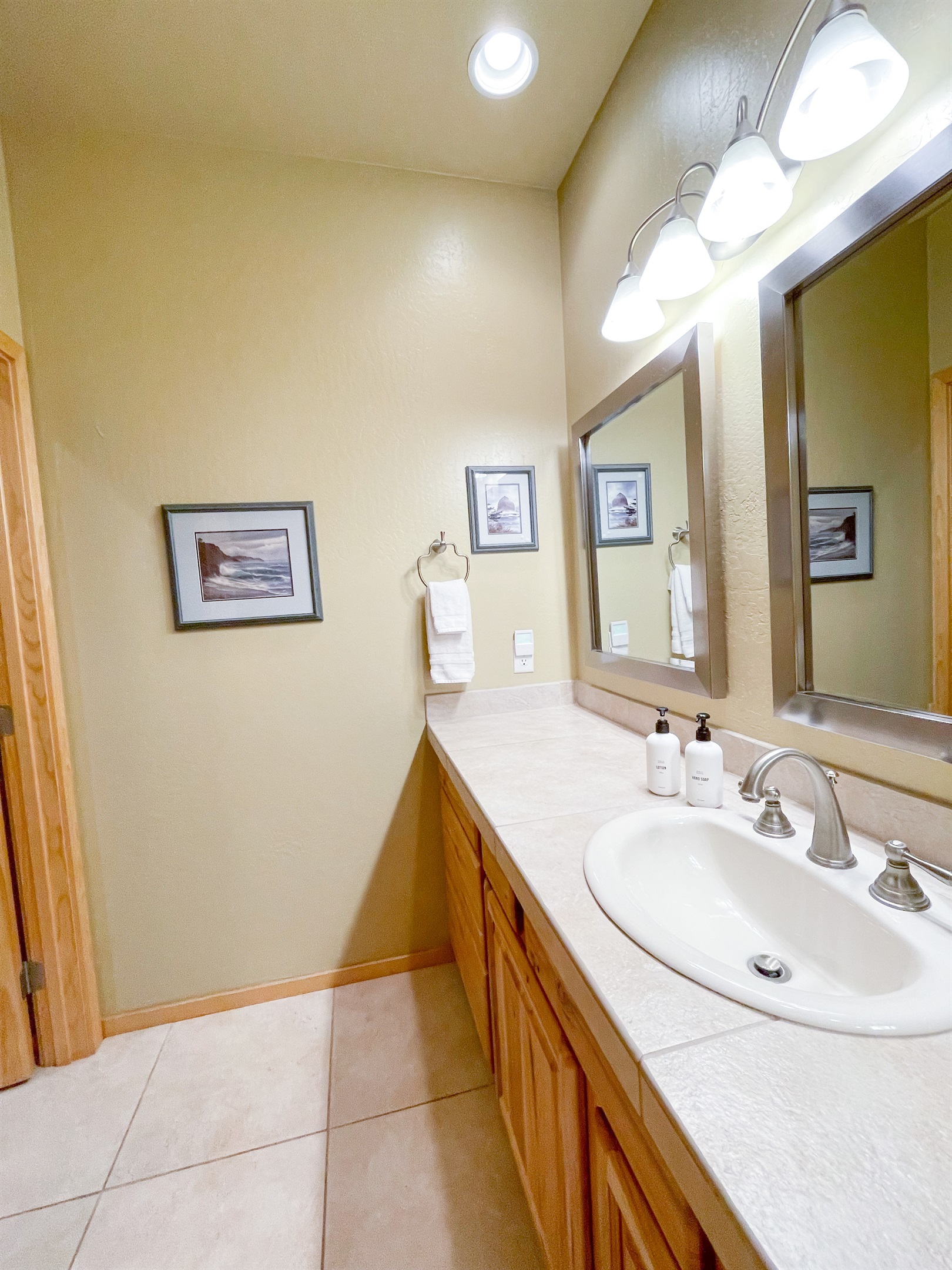 Full Bathroom 1 Downstairs
