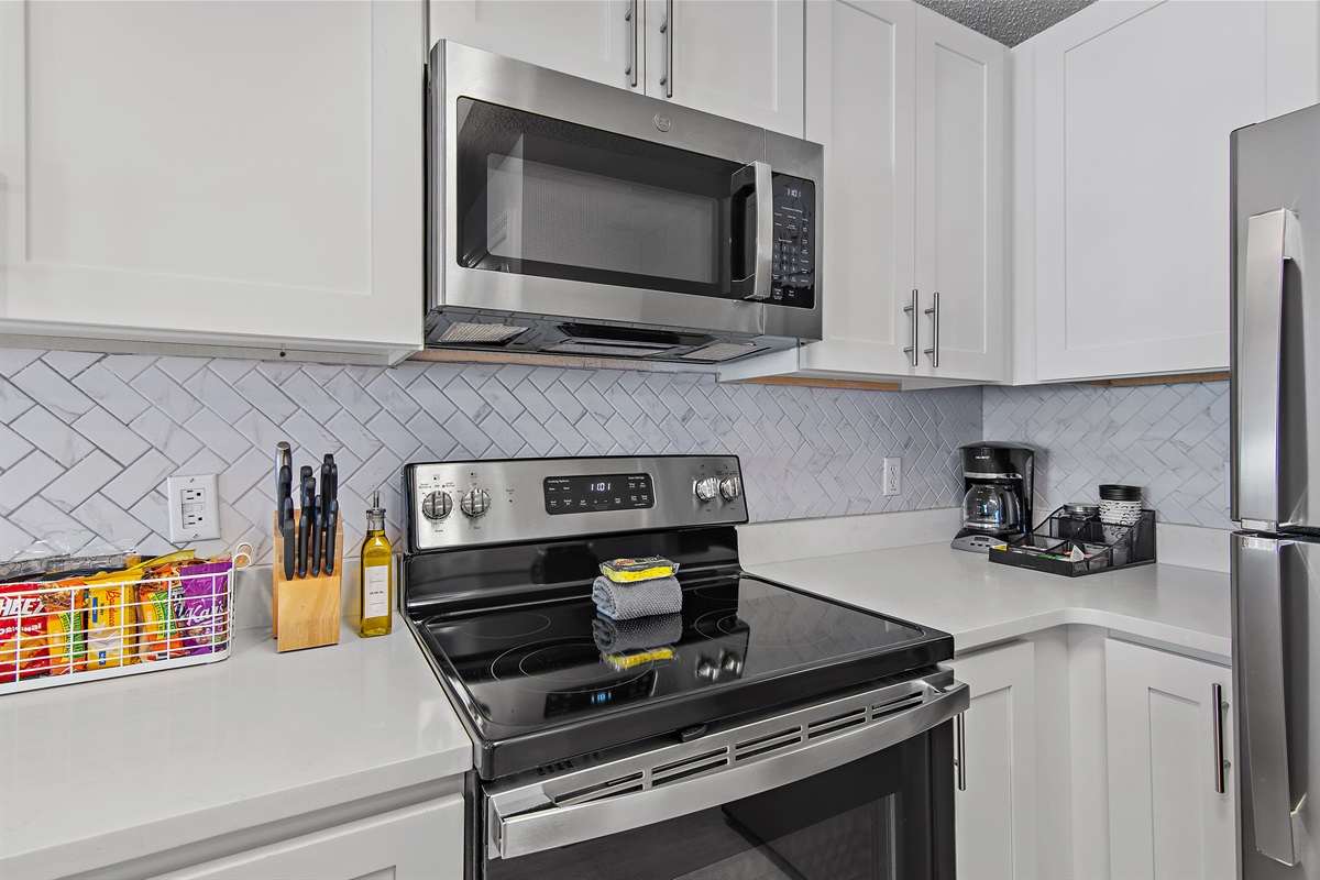 Fully Stocked Kitchen - Welcome Snacks and Coffee Bar!