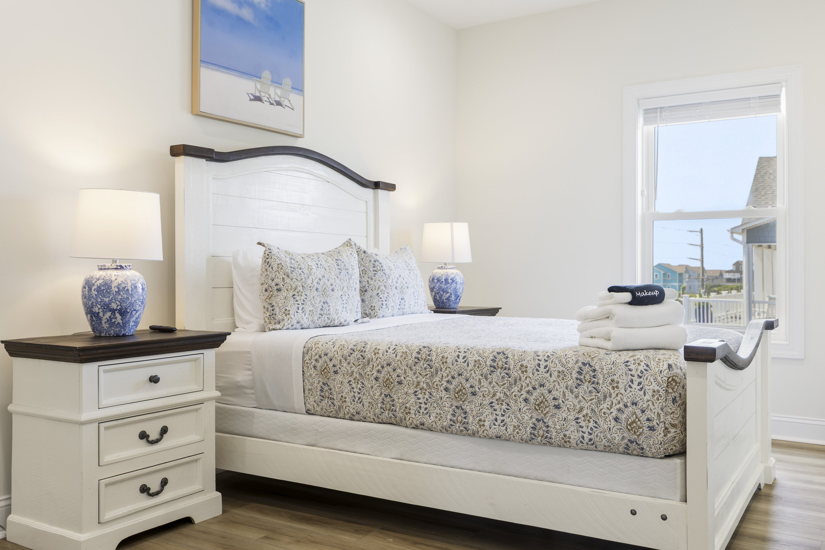 Bright & beautiful - bed & bath linens provided