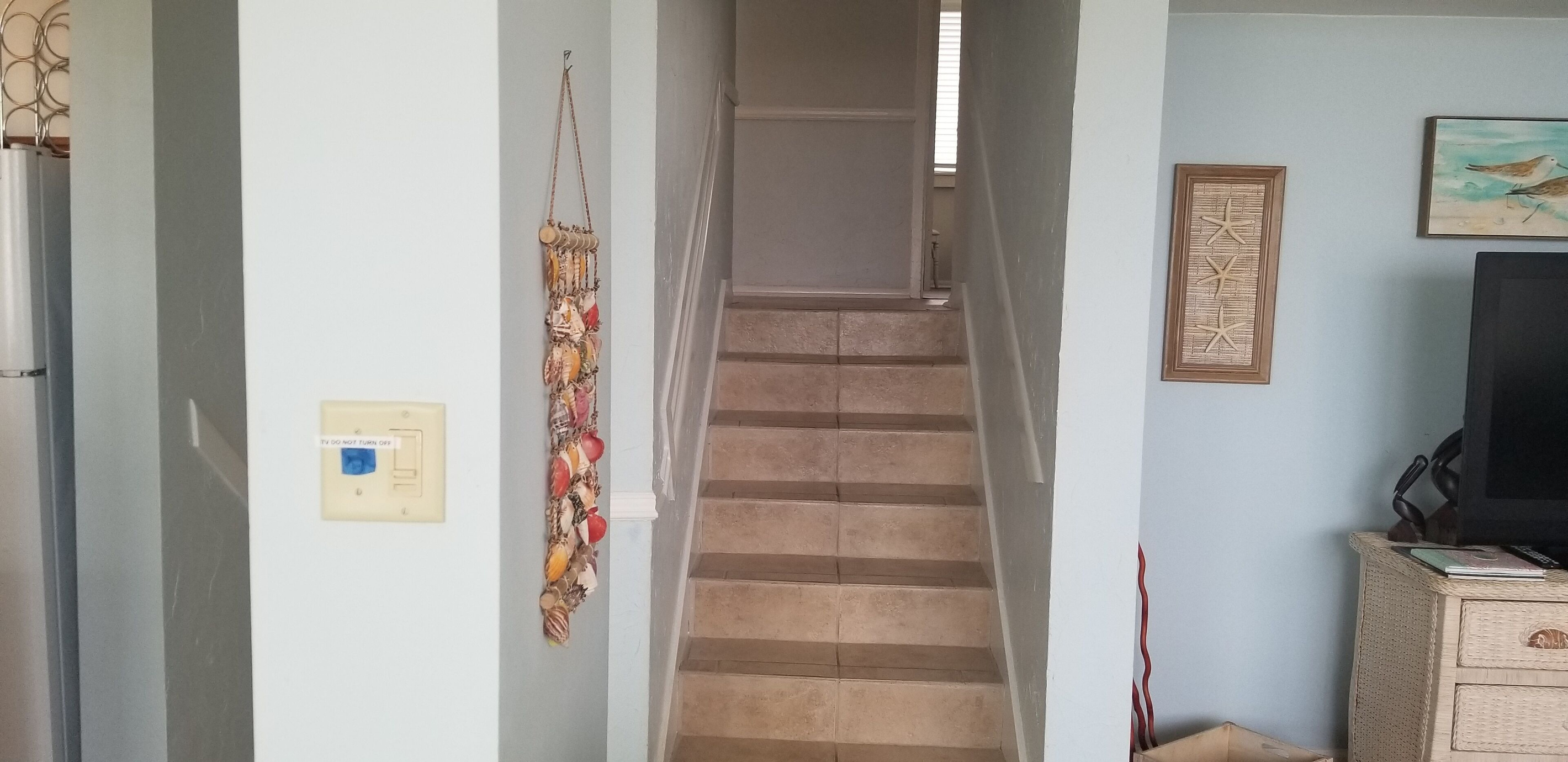 steps up to the bedrms1 master suite kg bed on 2nd level 2 full beds & hall bath