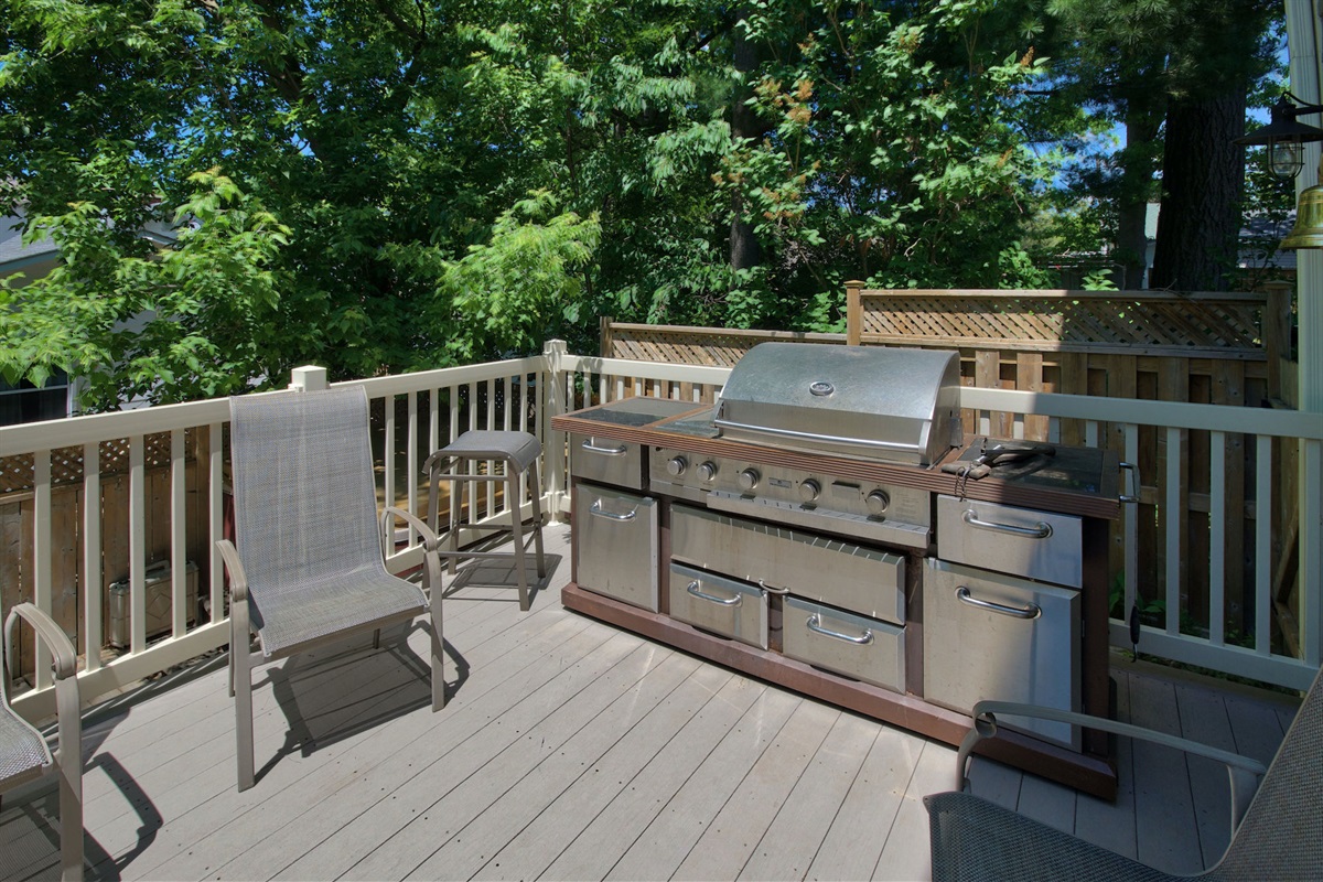 c592d4b10c4b4f4199c2b6a9d4e98edc Large