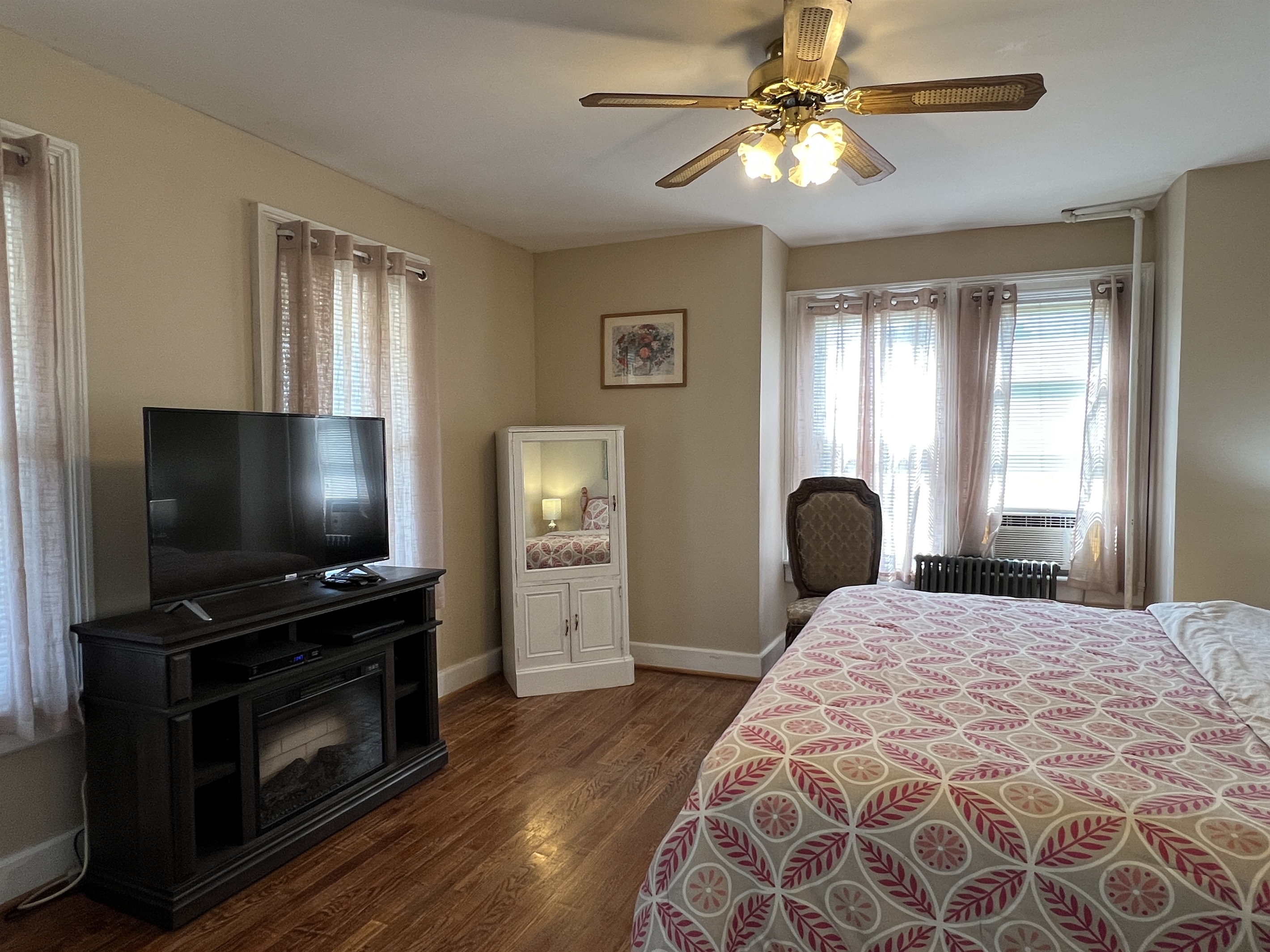 1st floor King bedroom