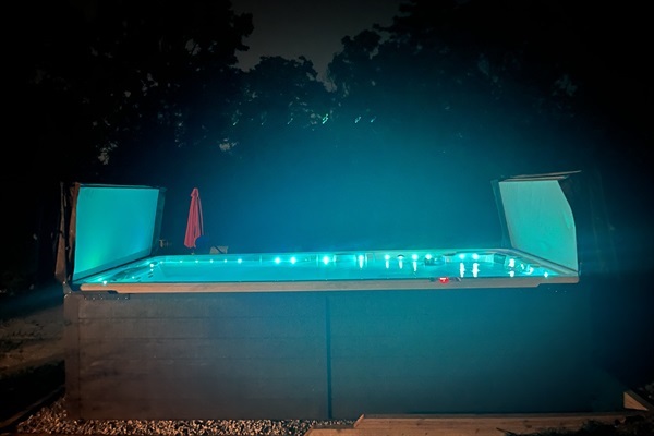 1st Guest House: Endless Pool / Swim Spa