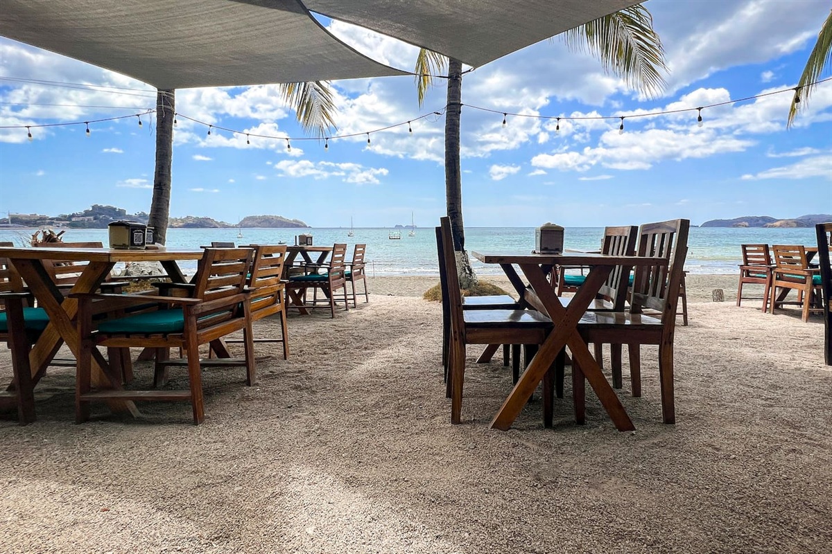 Hemingway's Bar and Restaurant is a short 10 minute walk along the beach.  Great food and great views!!