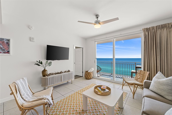 Living room with Queen Sleeper Sofa 