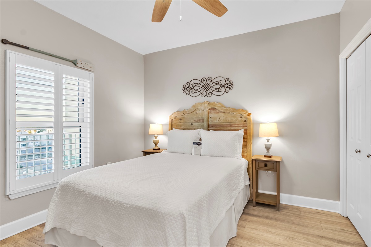 Guest Bedroom , Queen Bed