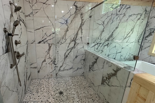 Huge Walk in Shower w 2 Heads