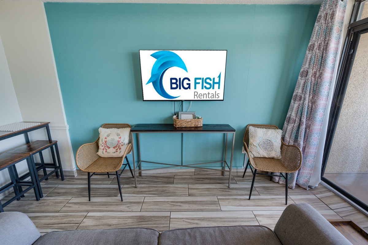 Living Room with Stunning Views🌊☀️