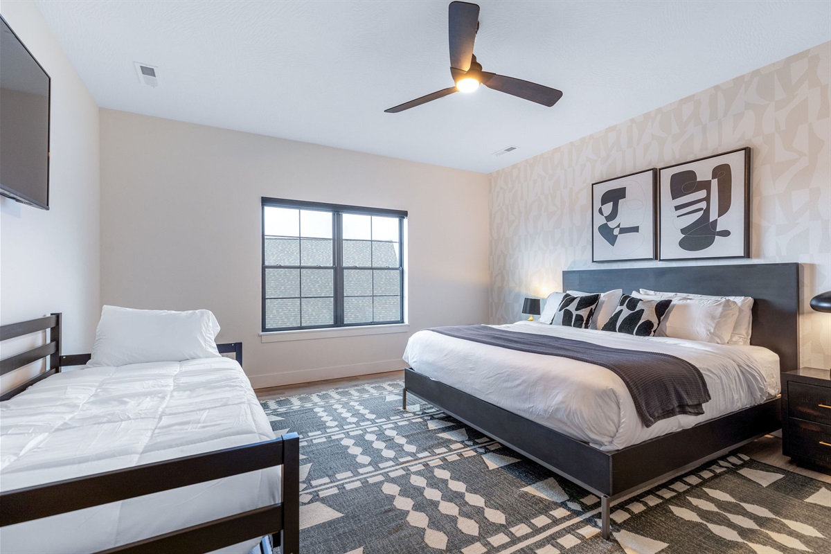 Upper level King bedroom #2 w/ daybed and trundle & ensuite bath