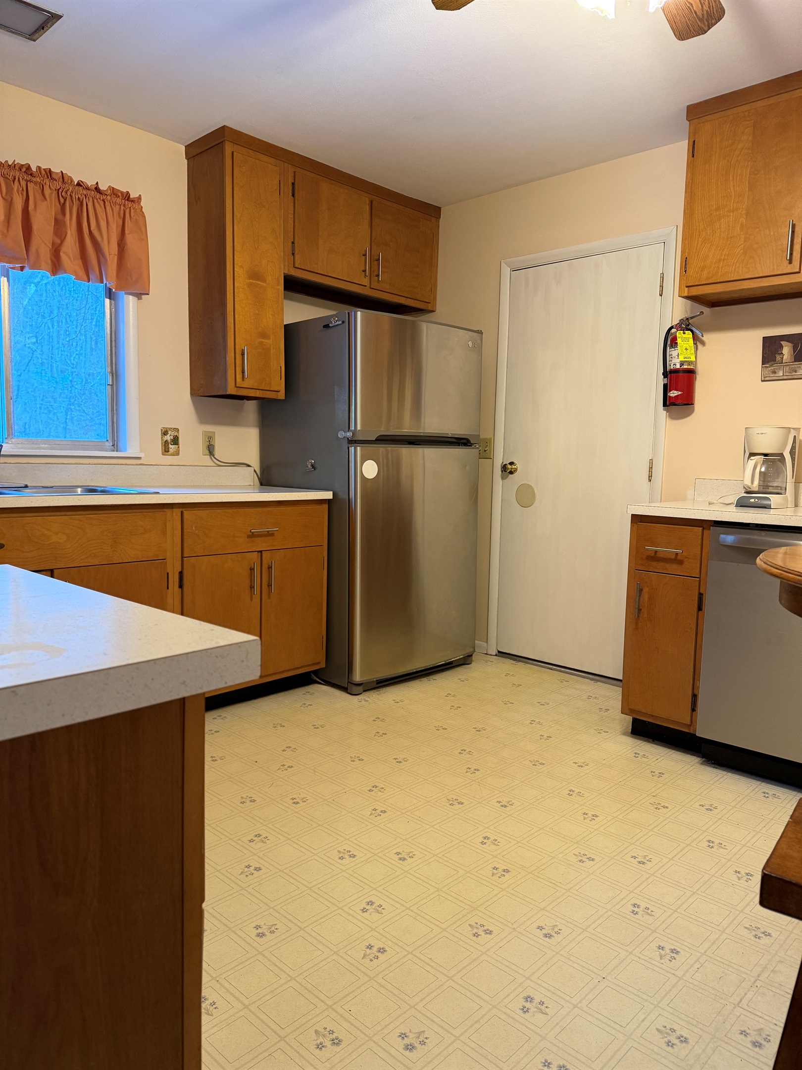 Kitchen with dishwasher