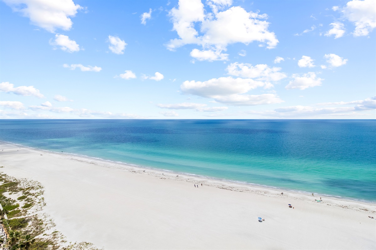 Enjoy the amazing views from the balcony of this penthouse unit!